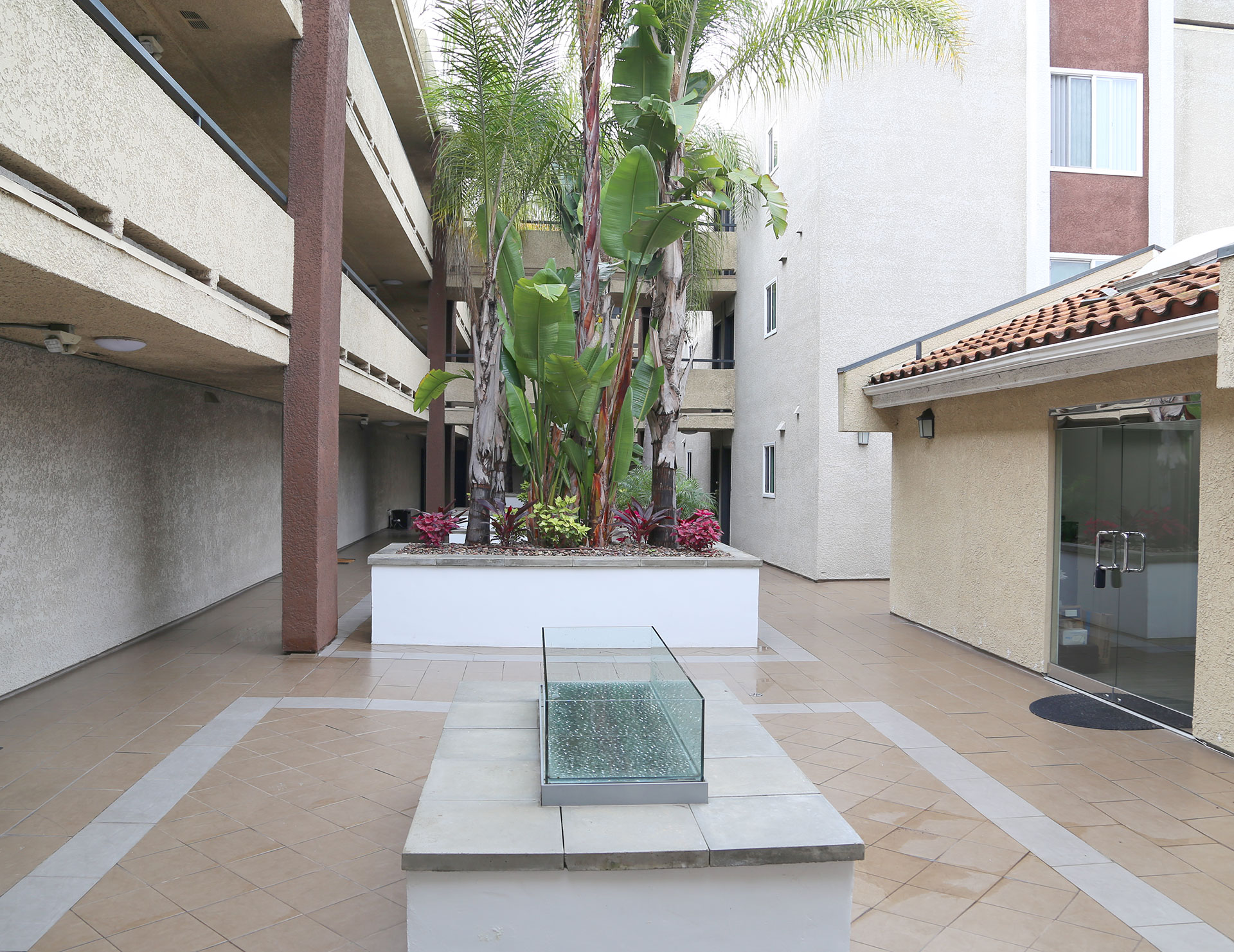 courtyard tall header